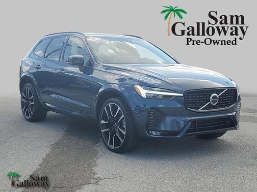 2024 Volvo XC60 B5 Ultimate Dark Theme