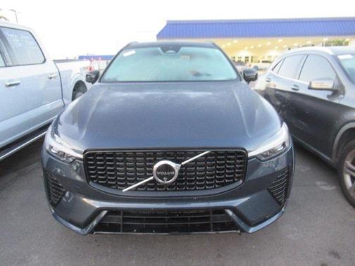 2024 Volvo XC60 B5 Ultimate Dark Theme