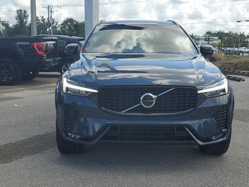 2024 Volvo XC60 B5 Ultimate Dark Theme