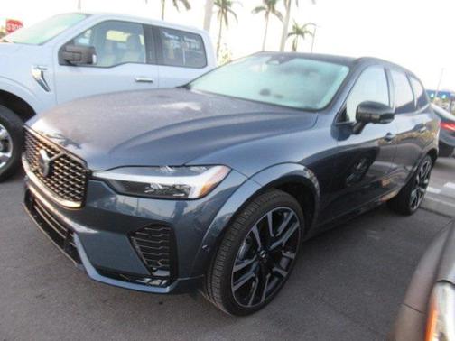 2024 Volvo XC60 B5 Ultimate Dark Theme