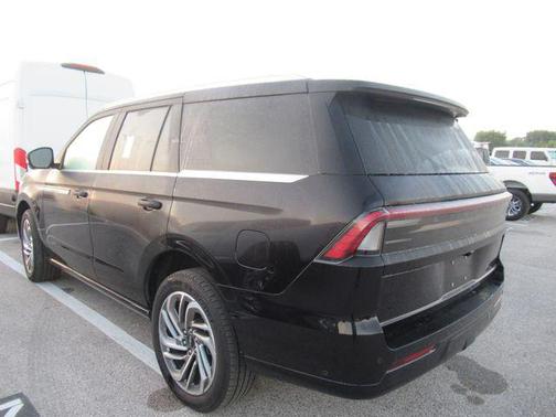 Black Metallic 2025 Lincoln Navigator Reserve