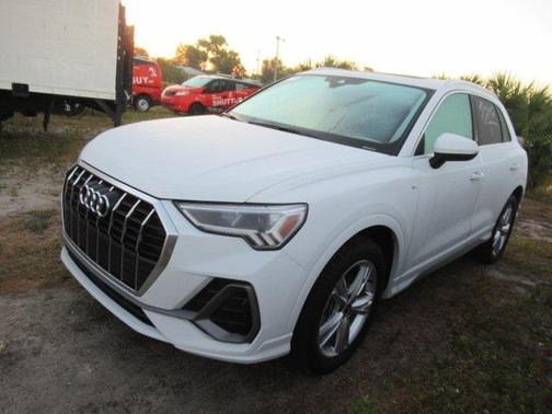 2023 Audi Q3 Premium