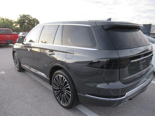 Chroma Caviar Dark Gray Metallic Clearcoat 2022 Lincoln Aviator Black Label AWD