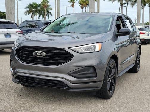 Gray Metallic 2022 Ford Edge SE