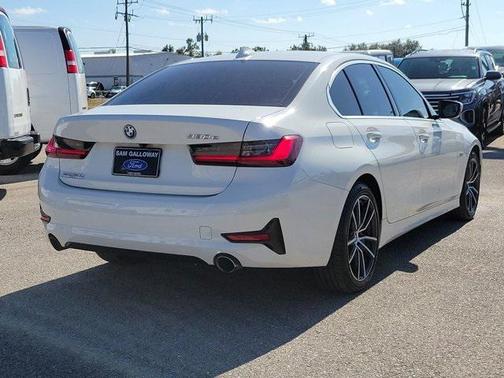 2022 BMW 330e iPerformance