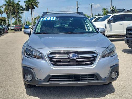 Ice Silver Metallic 2019 Subaru Outback 2.5i Premium