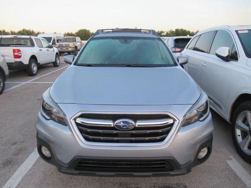 Ice Silver Metallic 2019 Subaru Outback 2.5i Premium