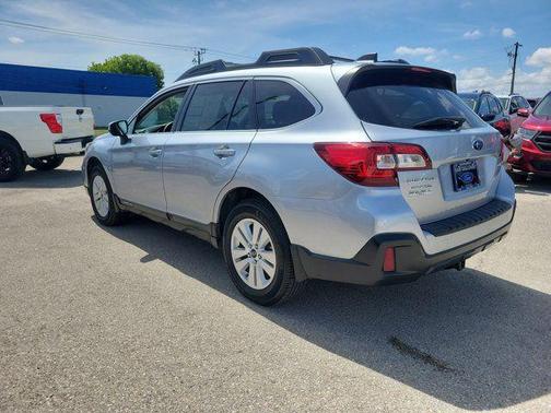 Ice Silver Metallic 2019 Subaru Outback 2.5i Premium