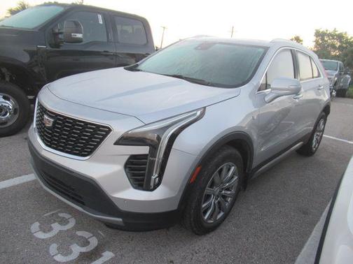 Radiant Silver Metallic 2022 Cadillac XT4 Premium Luxury