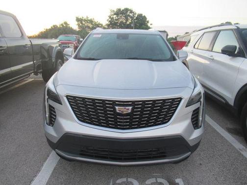 Radiant Silver Metallic 2022 Cadillac XT4 Premium Luxury