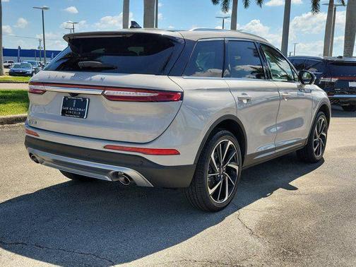 Pearl Metallic 2024 Lincoln Corsair Reserve