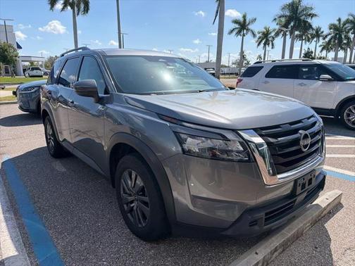 2023 Nissan Pathfinder SV