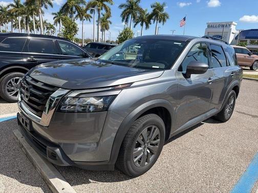 2023 Nissan Pathfinder SV