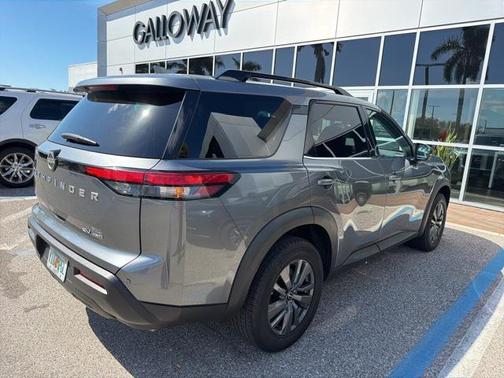 2023 Nissan Pathfinder SV