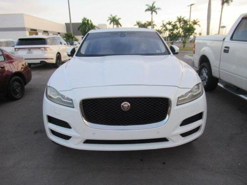 2017 Jaguar F-PACE 35t Prestige