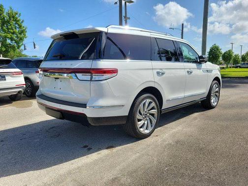 White Metallic 2023 Lincoln Navigator Reserve