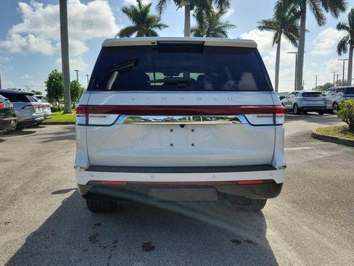 White Metallic 2023 Lincoln Navigator Reserve