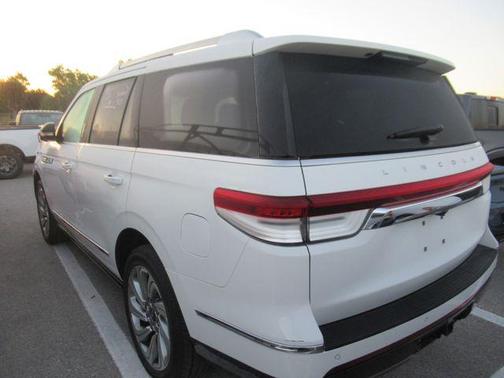 White Metallic 2023 Lincoln Navigator Reserve