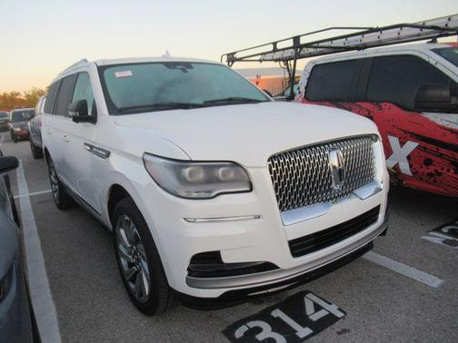 White Metallic 2023 Lincoln Navigator Reserve