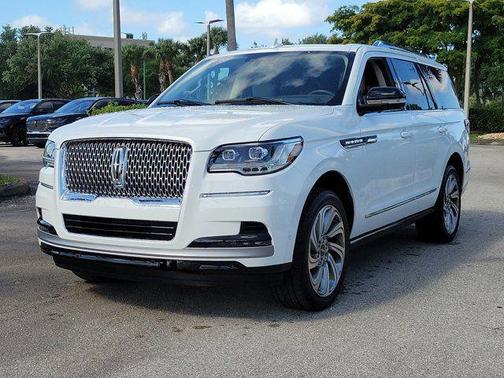 White Metallic 2023 Lincoln Navigator Reserve