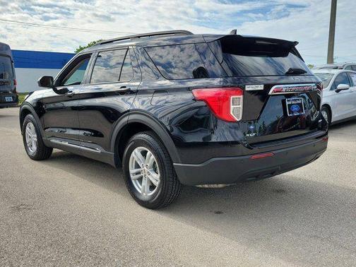 Black Metallic 2022 Ford Explorer XLT