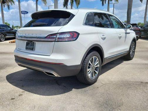 Pristine White Metallic Tri-Coat 2022 Lincoln Nautilus Standard