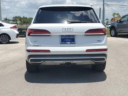 2021 Audi Q7 55 Premium Plus