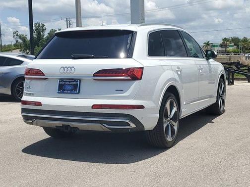 2021 Audi Q7 55 Premium Plus