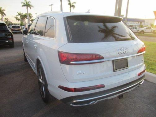 2021 Audi Q7 55 Premium Plus