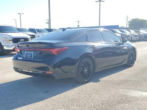 2022 Toyota Avalon Hybrid XSE
