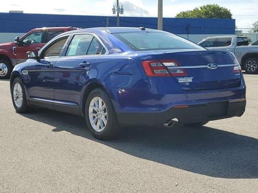 2014 Ford Taurus SE