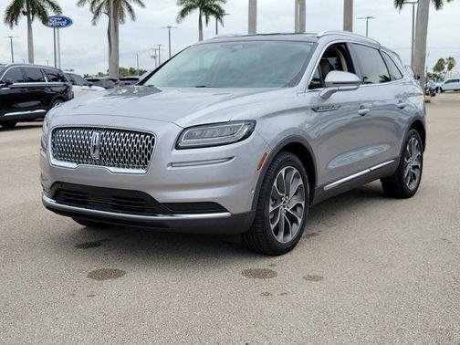 Radiance Metallic 2022 Lincoln Nautilus Reserve