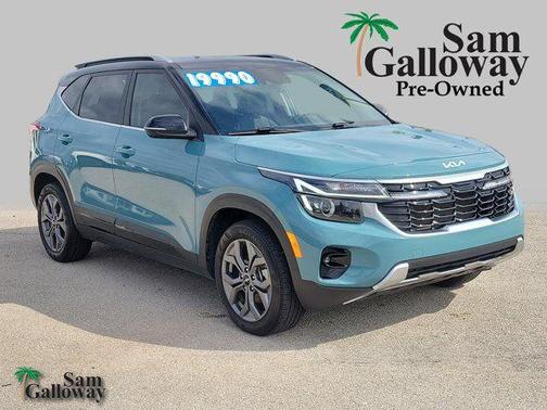 Blue / Black 2024 Kia Seltos S