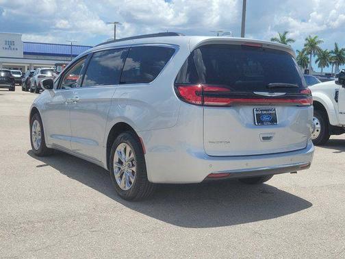 Silver Mist Clearcoat 2022 Chrysler Pacifica Touring L