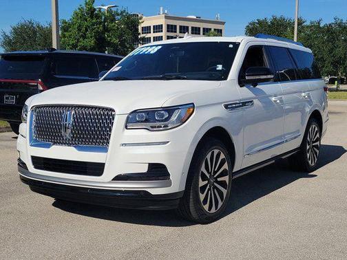 White Metallic 2024 Lincoln Navigator Reserve