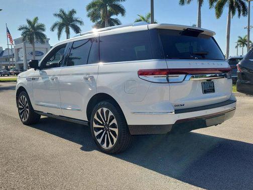 White Metallic 2024 Lincoln Navigator Reserve