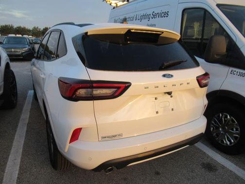 OXFORD WHITE 2023 Ford Escape ST-Line