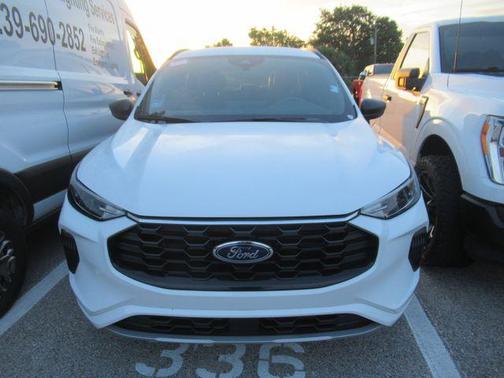 OXFORD WHITE 2023 Ford Escape ST-Line