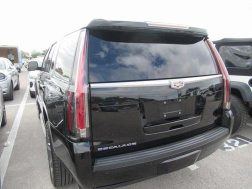 2017 Cadillac Escalade Luxury