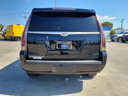 2017 Cadillac Escalade Luxury