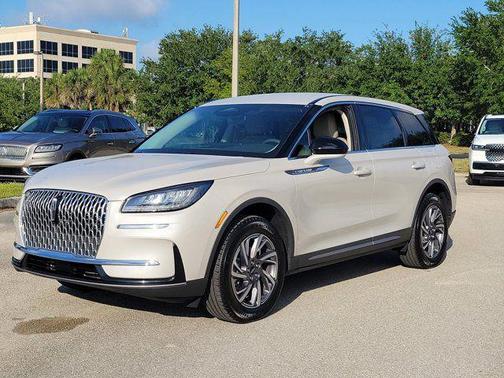 Ceramic Pearl Metallic Tinted Clearcoat 2023 Lincoln Corsair Standard