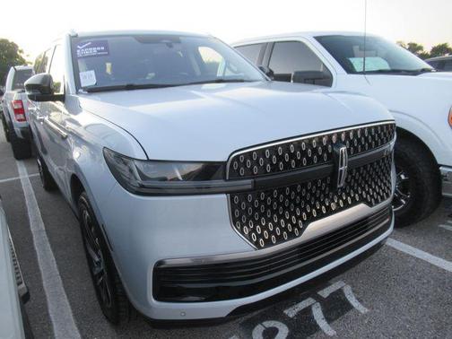 Crystal White 2025 Lincoln Navigator Reserve