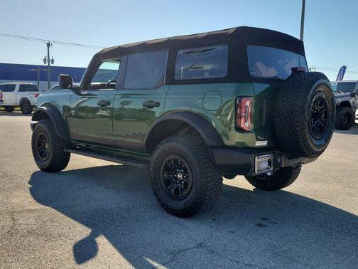 ERUPTION GREEN METALLIC 2023 Ford Bronco Wildtrak