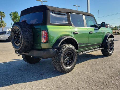 ERUPTION GREEN METALLIC 2023 Ford Bronco Wildtrak