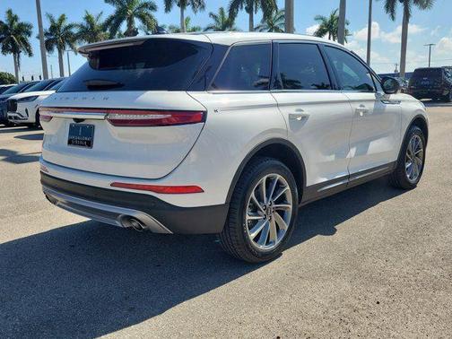 White Metallic 2023 Lincoln Corsair Standard