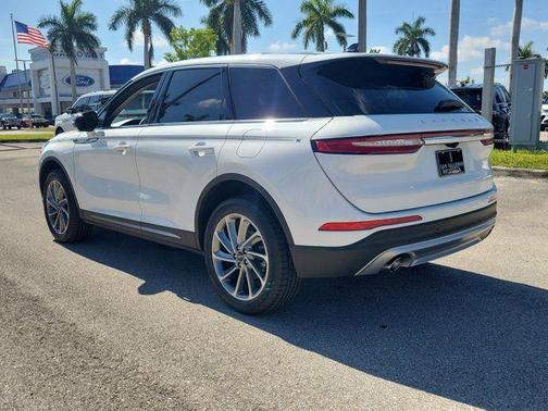 White Metallic 2023 Lincoln Corsair Standard
