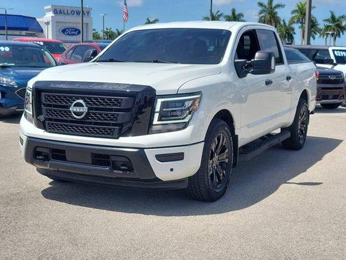 Glacier White 2024 Nissan Titan SV