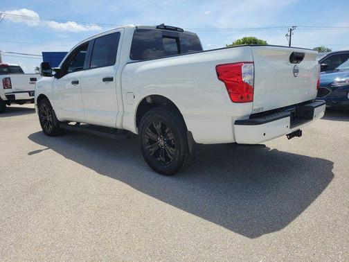 Glacier White 2024 Nissan Titan SV