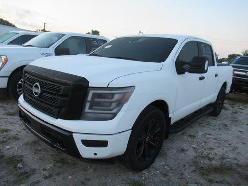 Glacier White 2024 Nissan Titan SV
