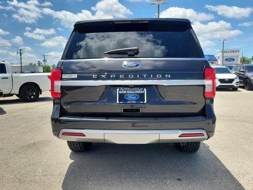 Dark Matter Metallic 2023 Ford Expedition XLT